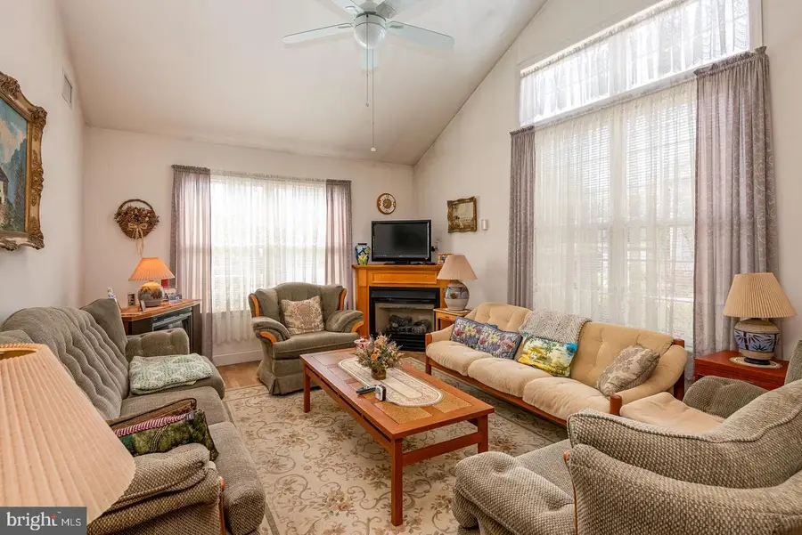 210 Oak Hill Ln, Reading, PA 19610 - #2