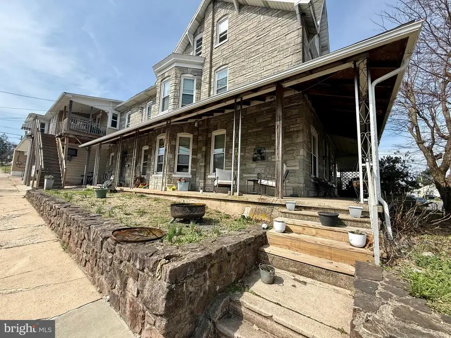 402 W 1st St, Birdsboro, PA 19508 - #2