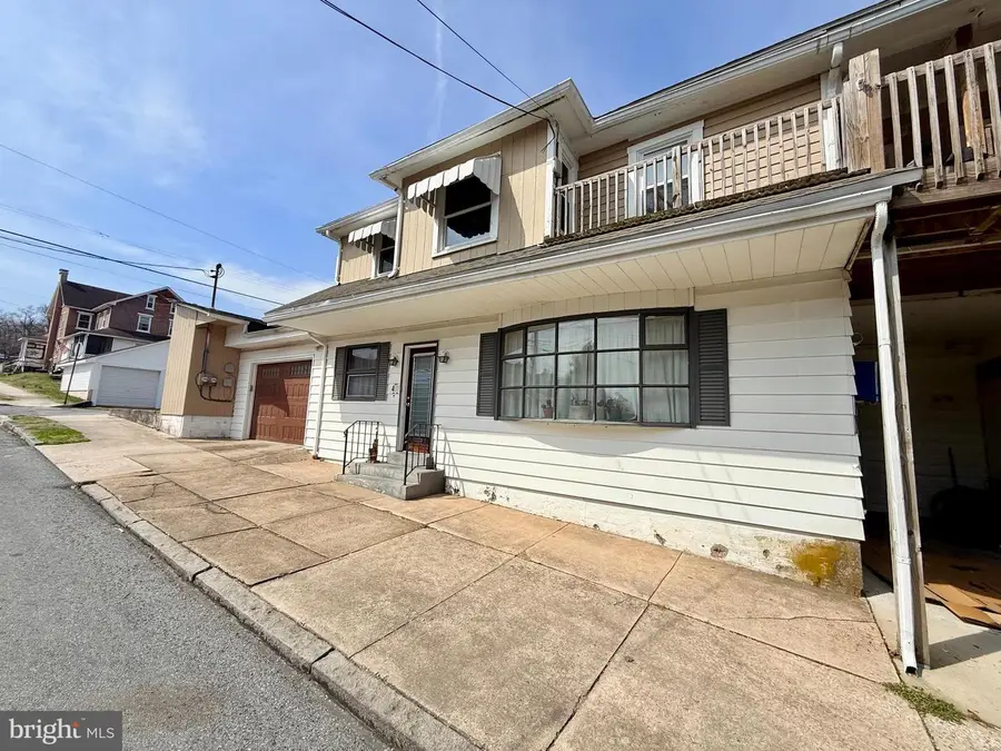 402 W 1st St, Birdsboro, PA 19508 - #3