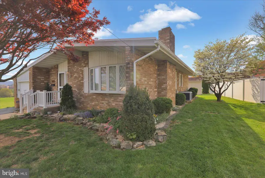 112 Brown St, Reading, PA 19606 - #3