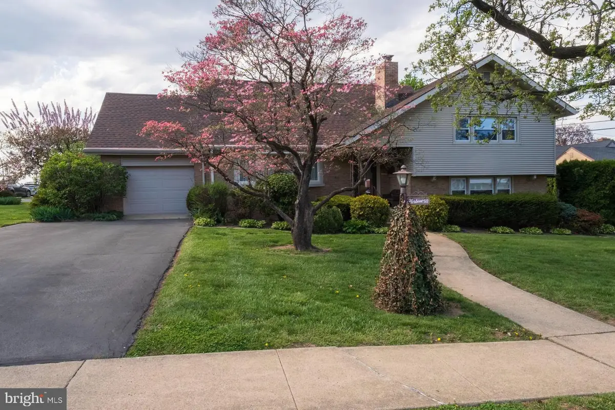 517 Berks Pl, Reading, PA 19609 - #1