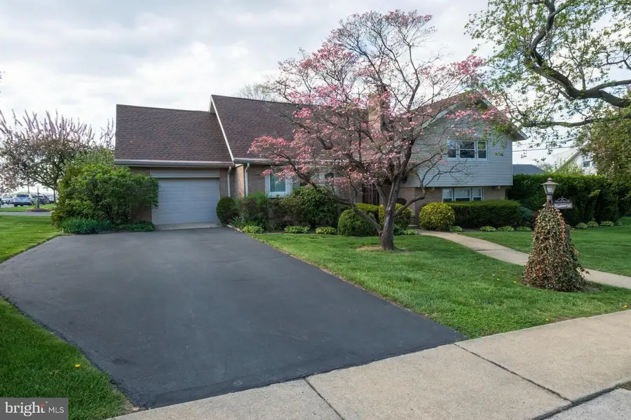 517 Berks Pl, Reading, PA 19609 - #2