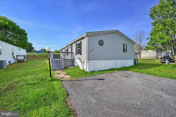 107 White Pine Ave, HAMBURG, PA 19526