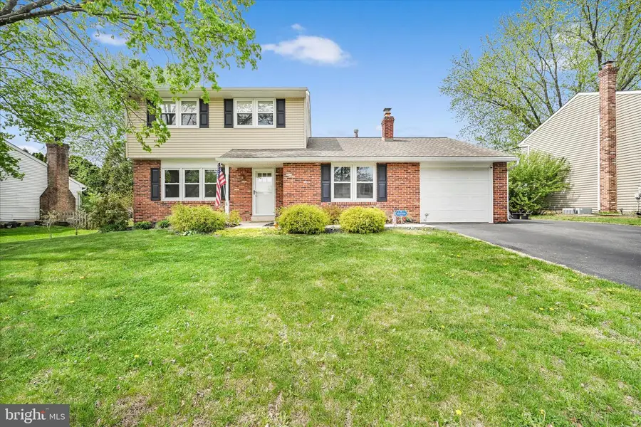 740 Wisteria Ave, Reading, PA 19606 - #2