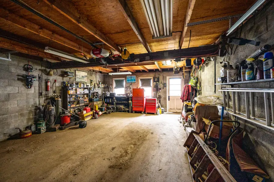 42 Crestmont St, Reading, PA 19611 - #3