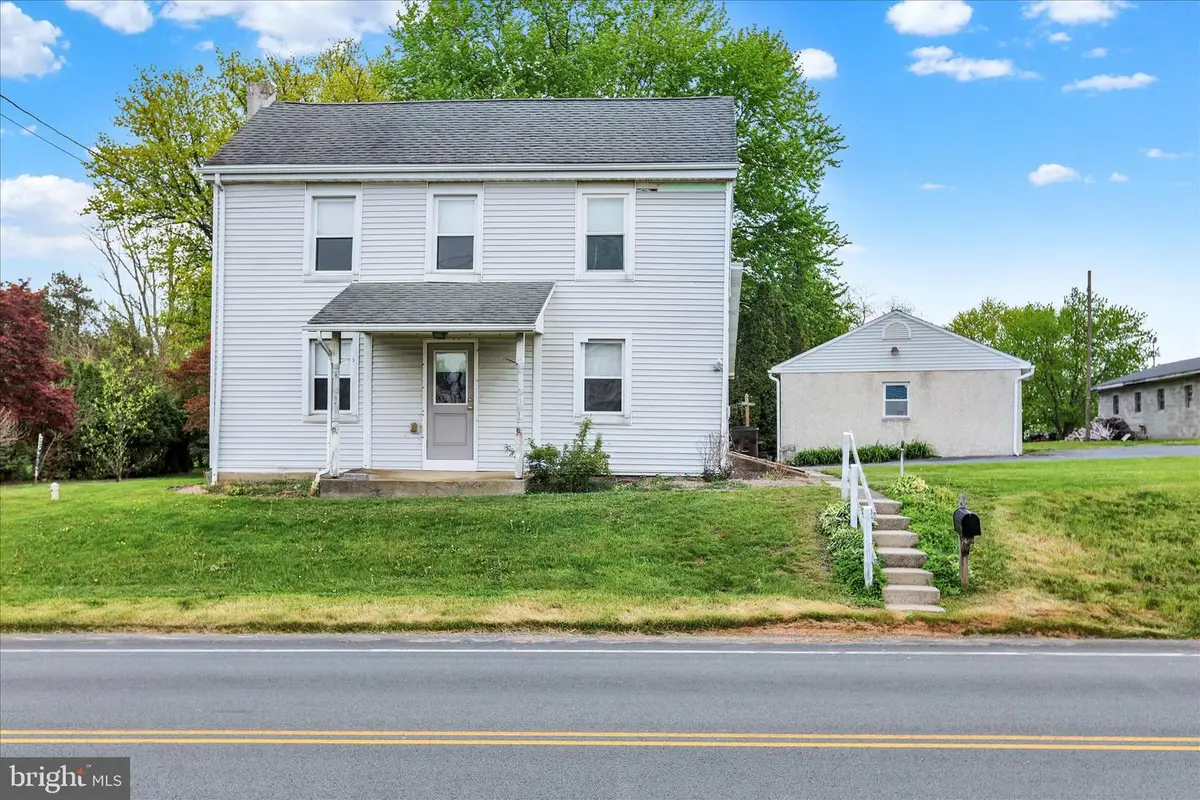 951 Old Swede Rd, Douglassville, PA 19518 - #1