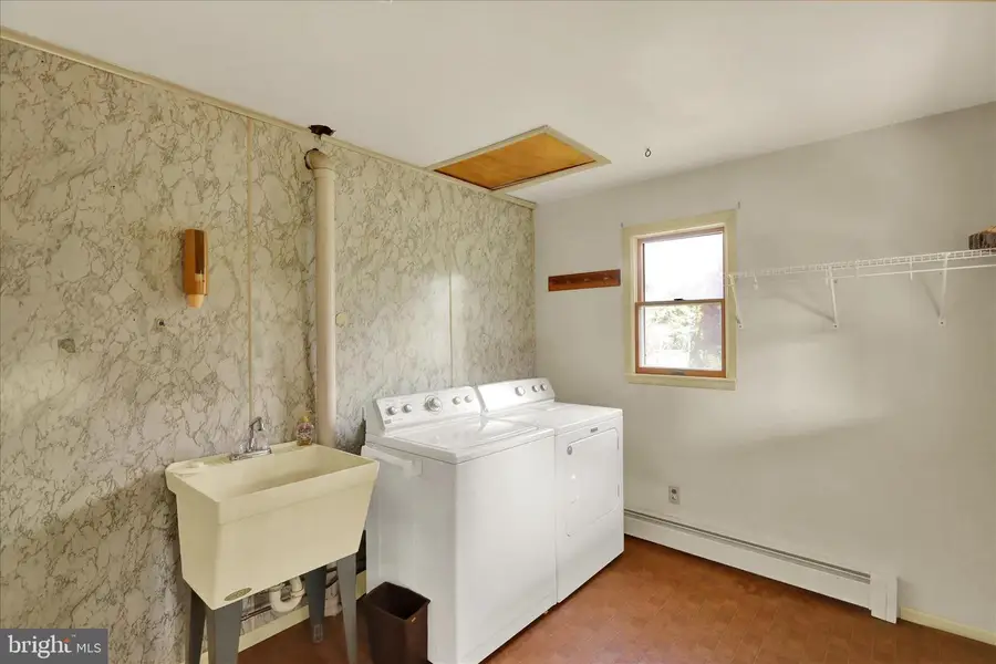 951 Old Swede Rd, Douglassville, PA 19518 - #3