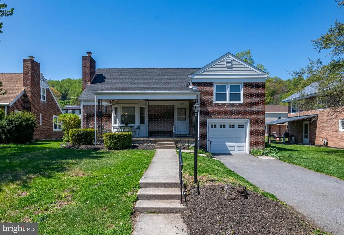 920 Brighton Ave, Reading, PA 19606 - #1