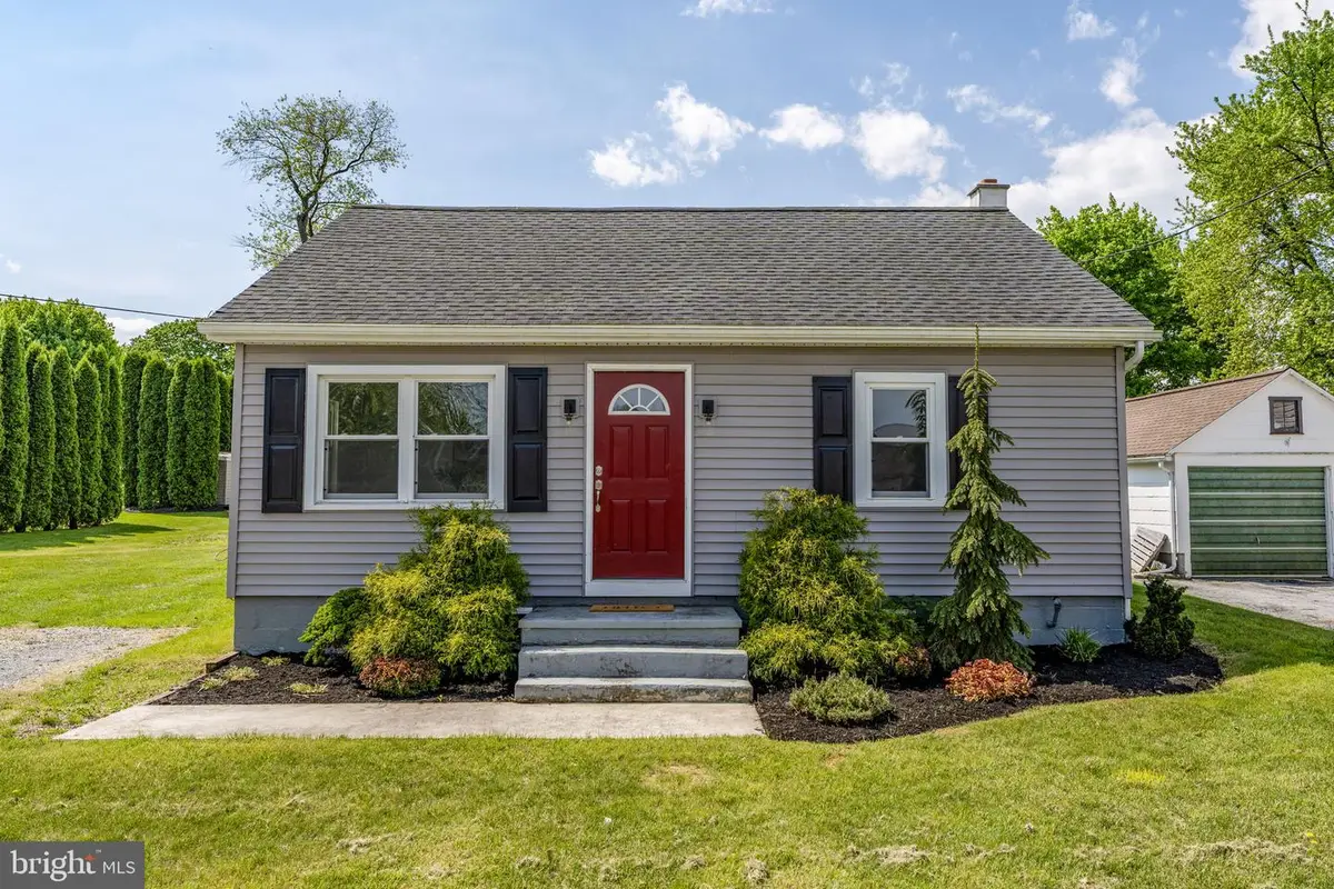 15 W Market St, Myerstown, PA 17067 - #1