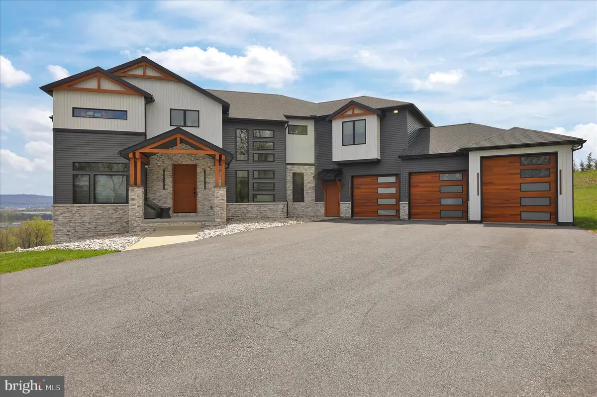 1064 Rick Rd, Reading, PA 19605 - #1