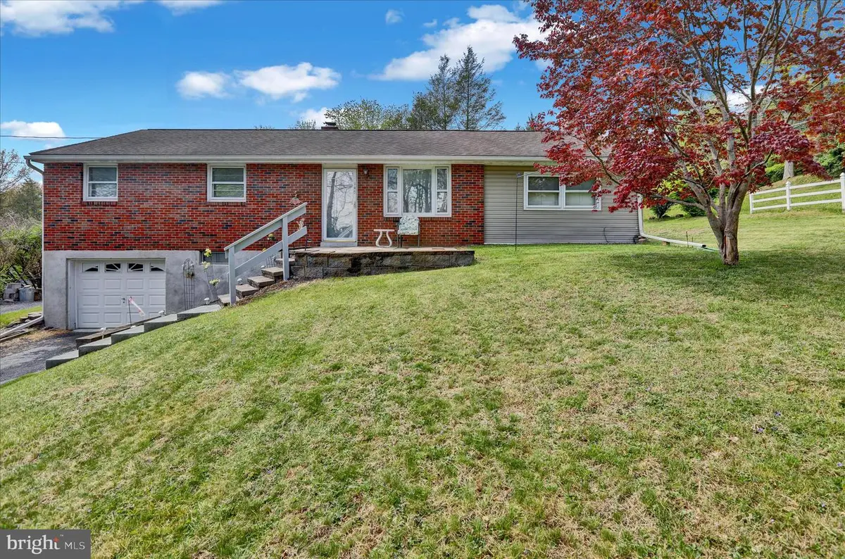 124 Hill Ave, Mohnton, PA 19540 - #1