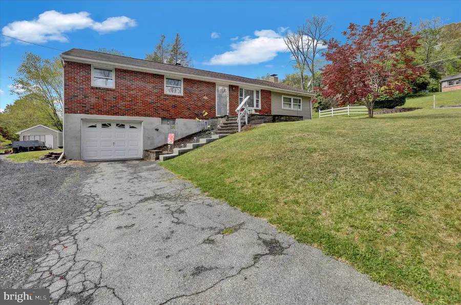 124 Hill Ave, Mohnton, PA 19540 - #2