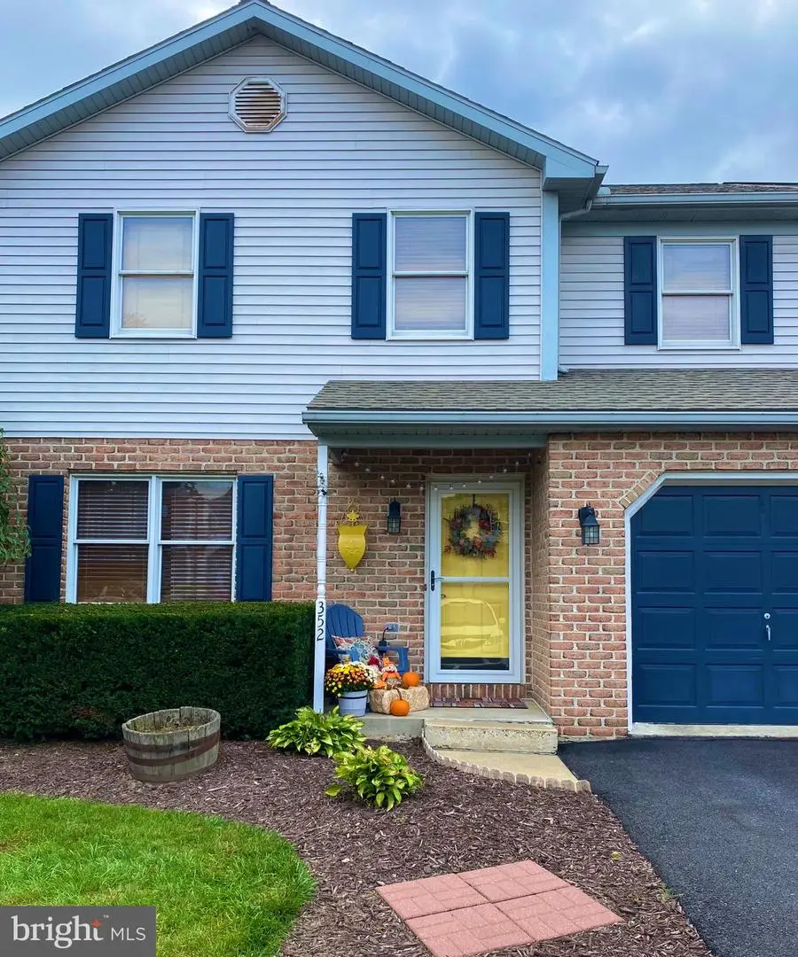 352 Saddlebrook Dr, Wernersville, PA 19565 - #1