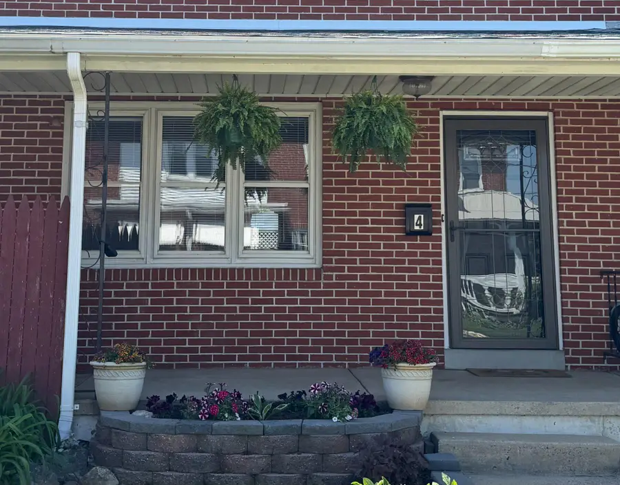 4 S Buttonwood St, Fleetwood, PA 19522 - #3