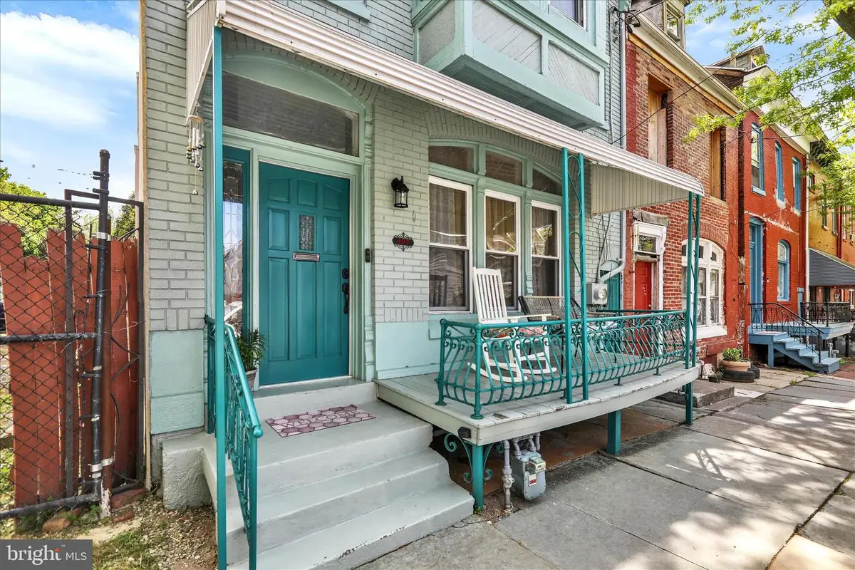 407 S 7th St, Reading, PA 19602 - #1