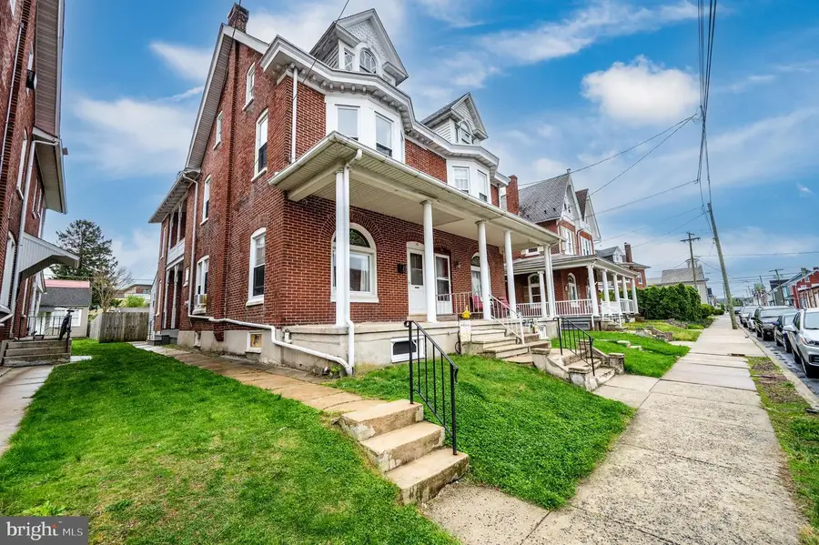 16 E Washington St, Fleetwood, PA 19522 - #3