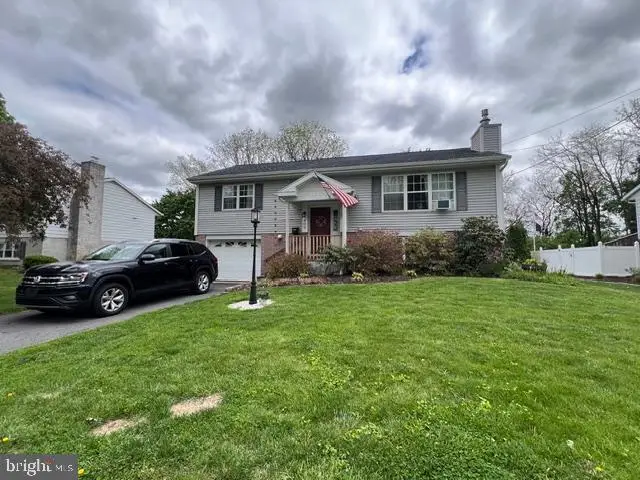 409 Lynn St, Robesonia, PA 19551 - #1