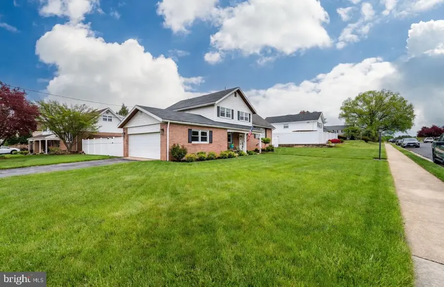 1519 Durwood Dr, Reading, PA 19609 - #3