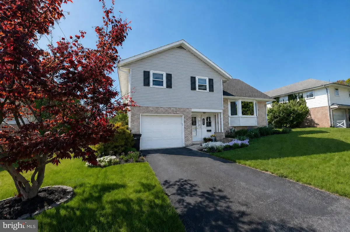 324 Holland St, Shillington, PA 19607 - #1