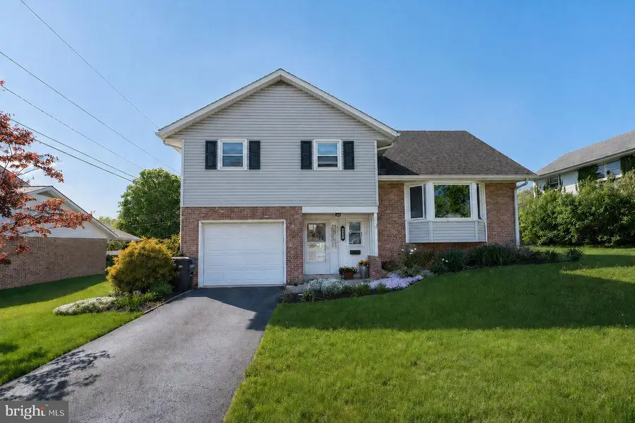 324 Holland St, Shillington, PA 19607 - #3