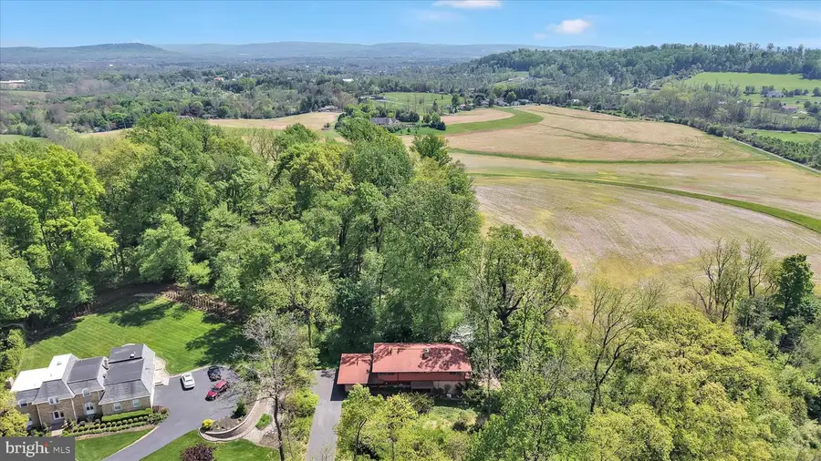 40 Devon Dr, Reading, PA 19606 - #3