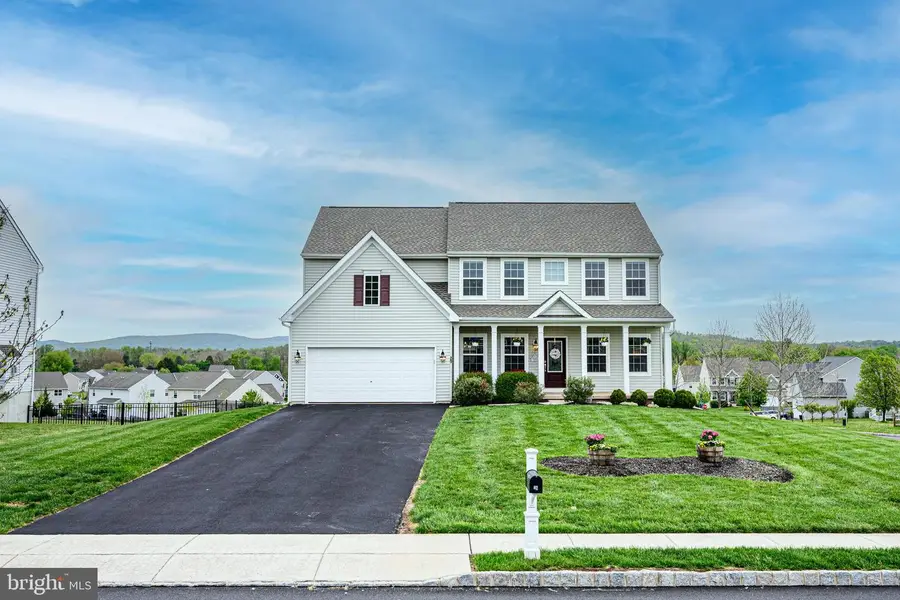 29 Sovereign Dr, Douglassville, PA 19518 - #2