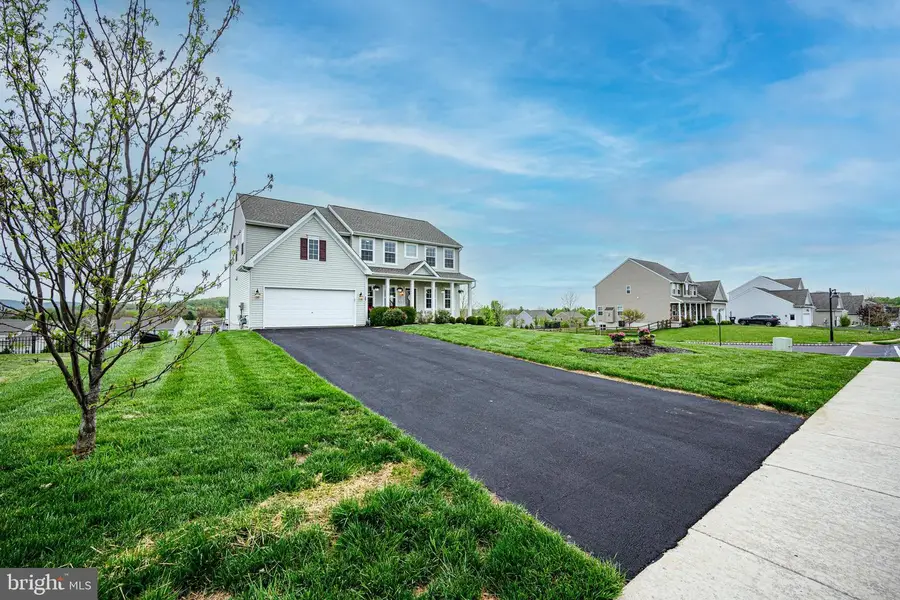 29 Sovereign Dr, Douglassville, PA 19518 - #3