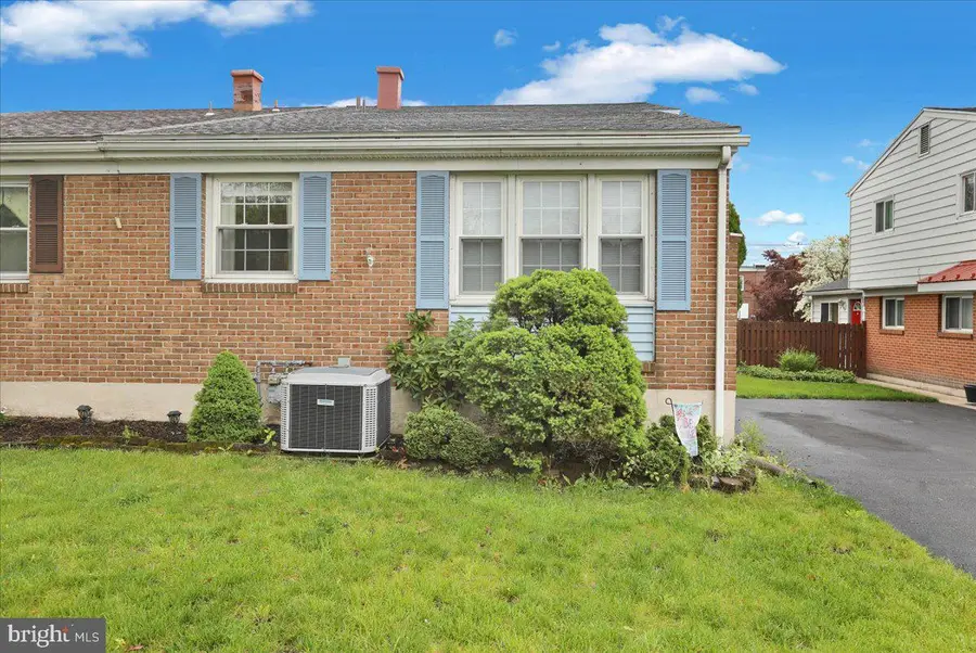 202 Columbia Ave, Reading, PA 19605 - #3