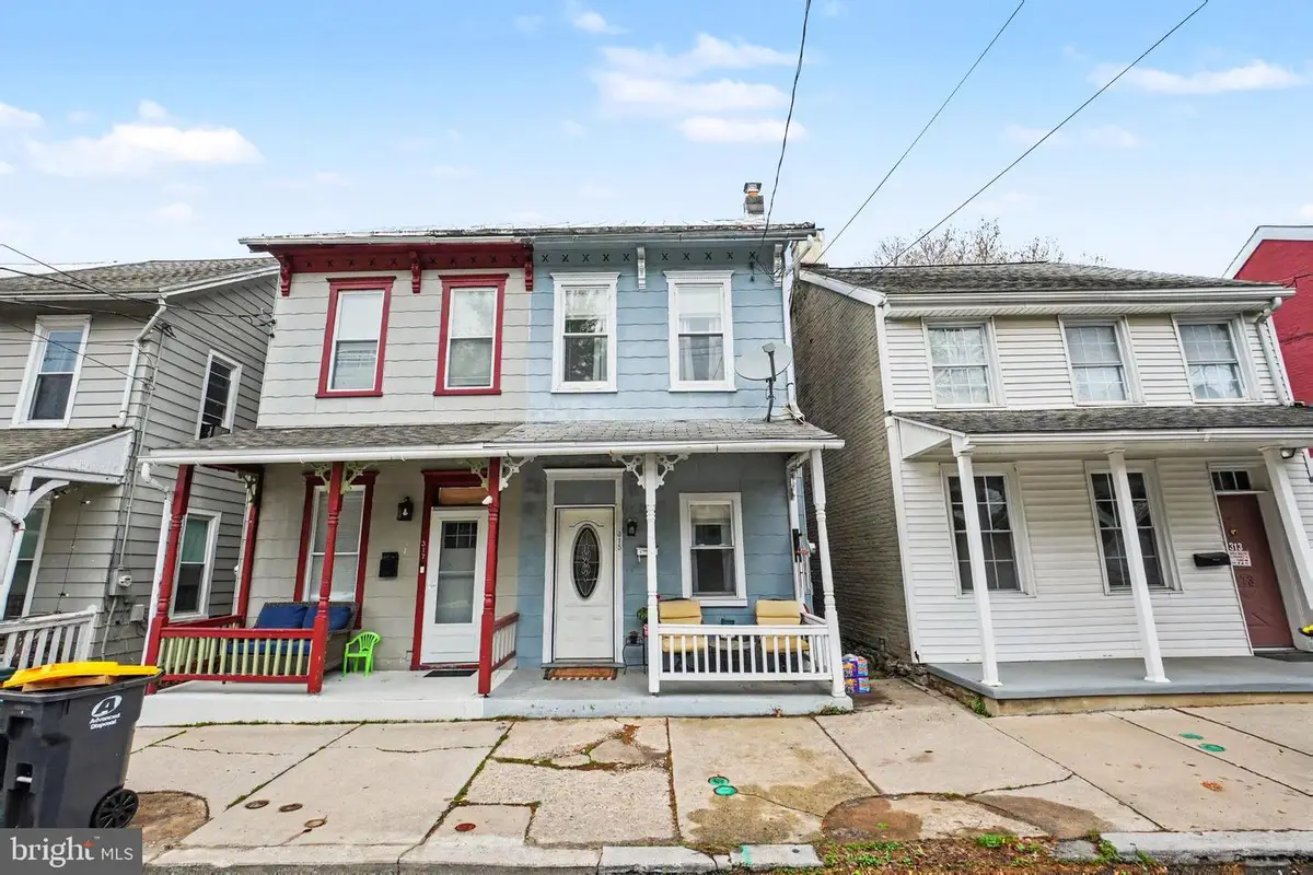 315 W High St, Womelsdorf, PA 19567 - #1