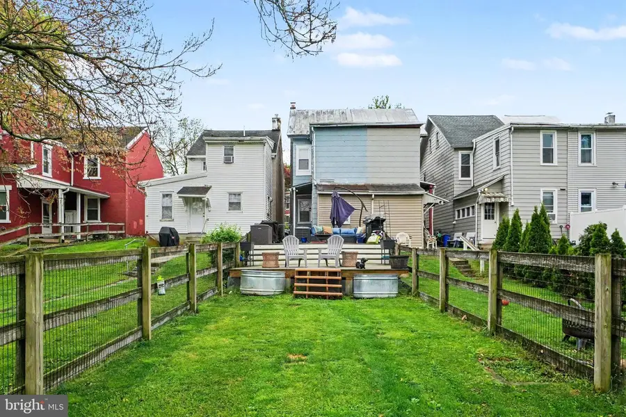 315 W High St, Womelsdorf, PA 19567 - #2