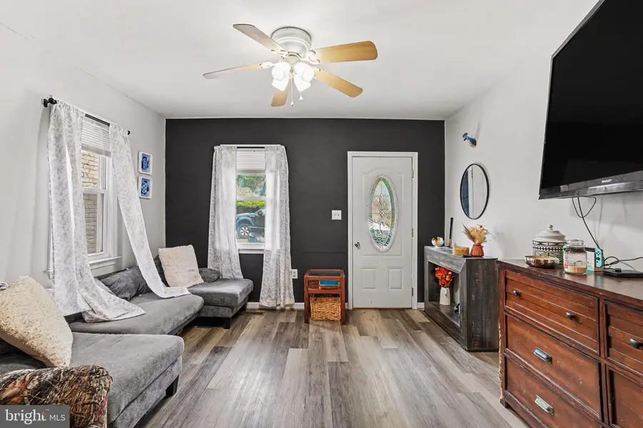 315 W High St, Womelsdorf, PA 19567 - #3