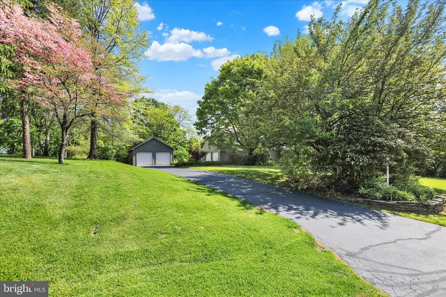 637 Scenic Dr, Bernville, PA 19506 - #3