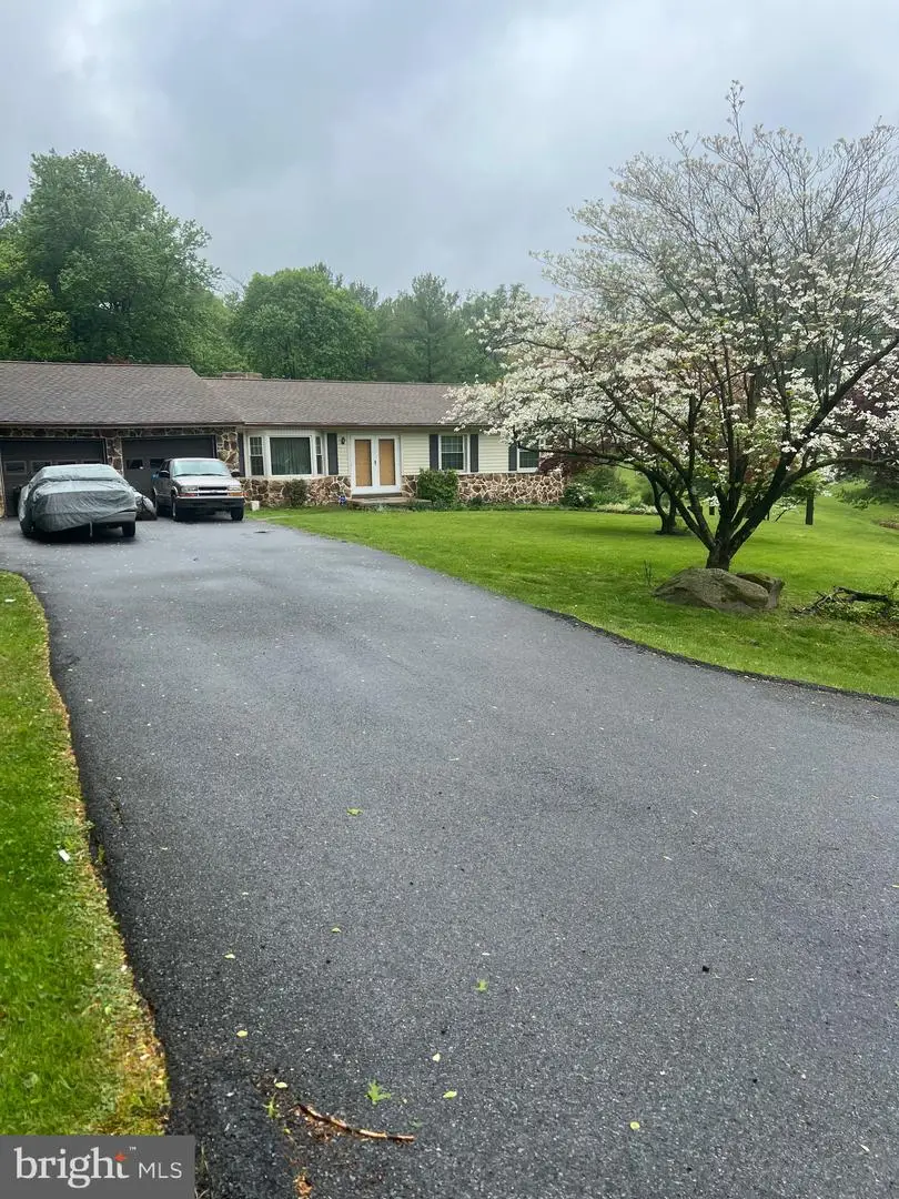 56 N Oneil St, Mohnton, PA 19540 - #1