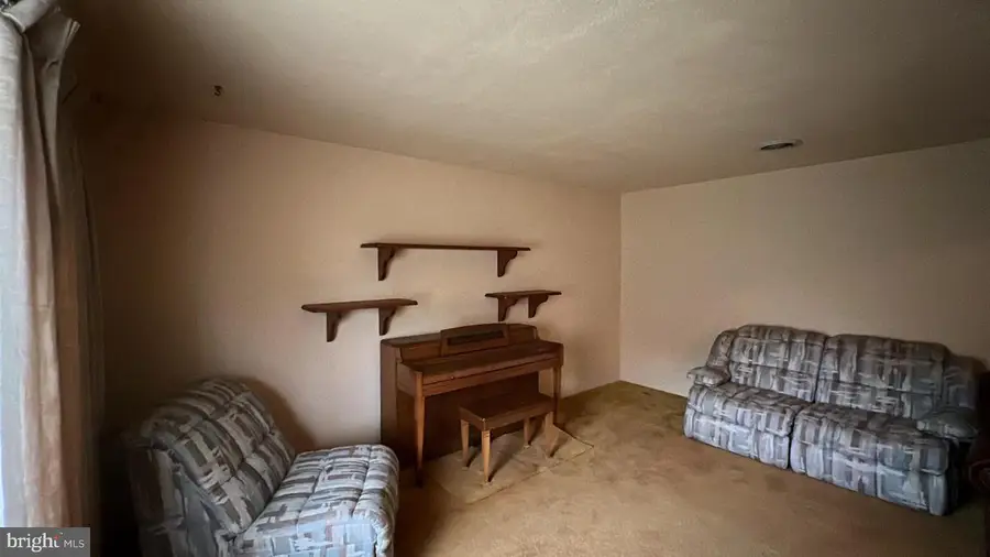 56 N Oneil St, Mohnton, PA 19540 - #2