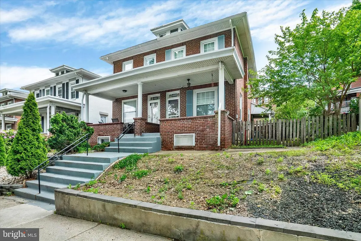 1209 Linden St, Reading, PA 19604 - #1