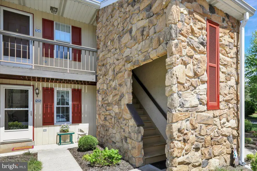126 Valley Greene Cir, Reading, PA 19610 - #2
