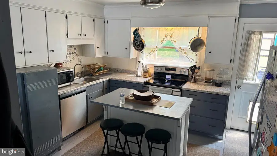 903 Las Vegas Dr, Temple, PA 19560 - #3