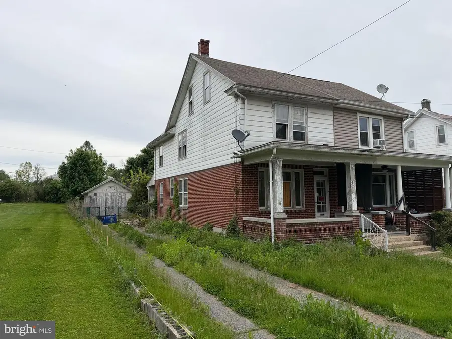 37 E Jefferson St, Womelsdorf, PA 19567 - #2