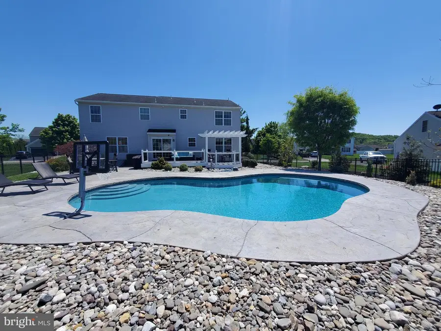 615 W Pine St, Leesport, PA 19533 - #2