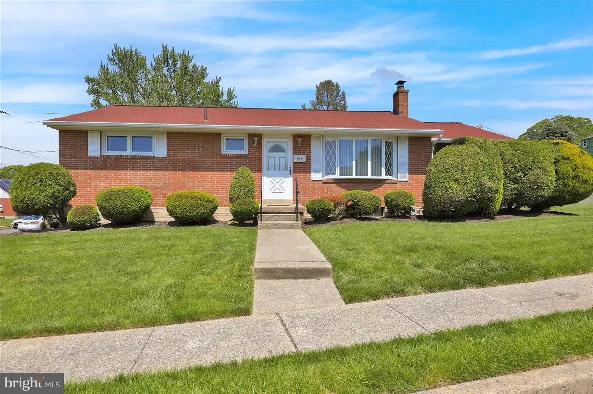 1901 County St, Reading, PA 19605 - #1