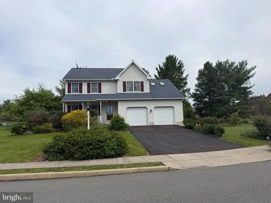 601 Maplewood Dr, Douglassville, PA 19518 - #2