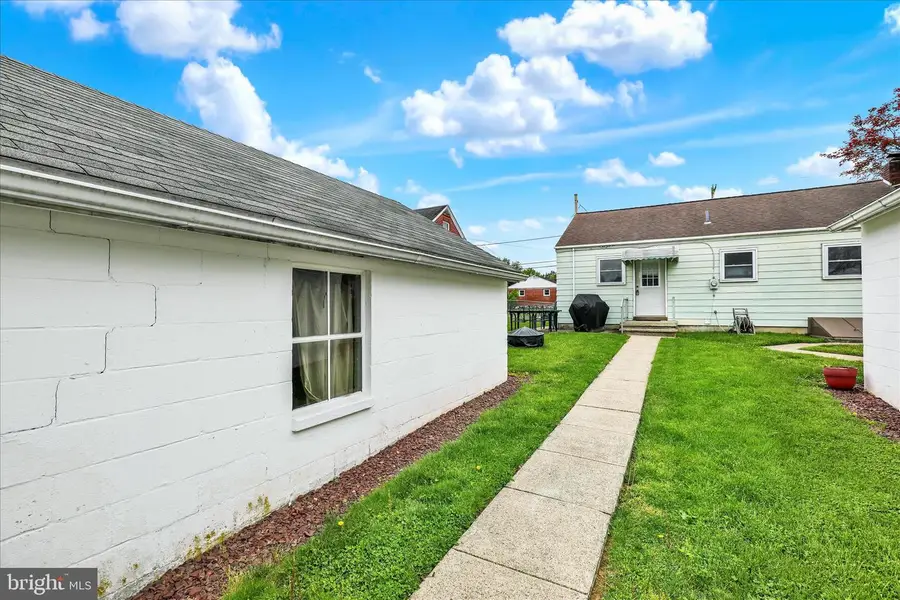 227 E Noble Ave, Shoemakersville, PA 19555 - #2