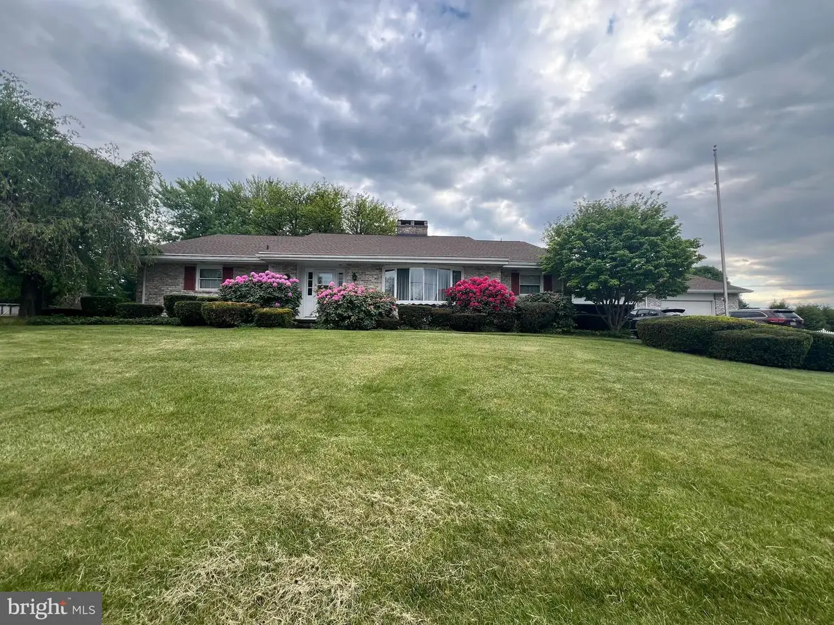 540 Lyman Ave, Womelsdorf, PA 19567 - #1