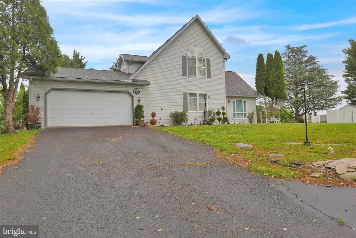 422 Noble St, Kutztown, PA 19530 - #1
