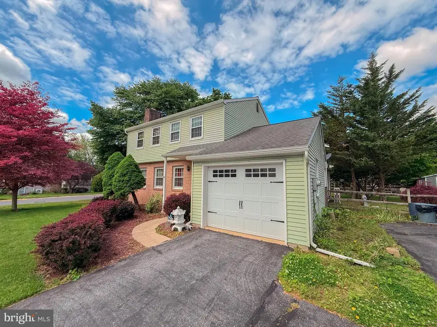 416 N Walnut St, Wernersville, PA 19565 - #2