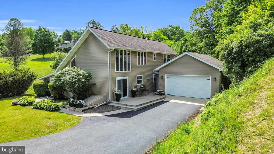1094 Seifrit Ln, Bernville, PA 19506 - #2