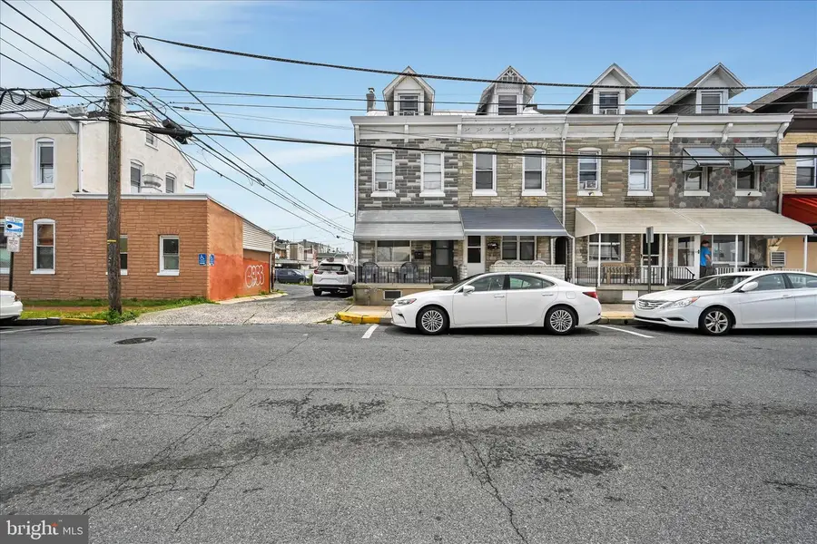 942 Pike St, Reading, PA 19604 - #2