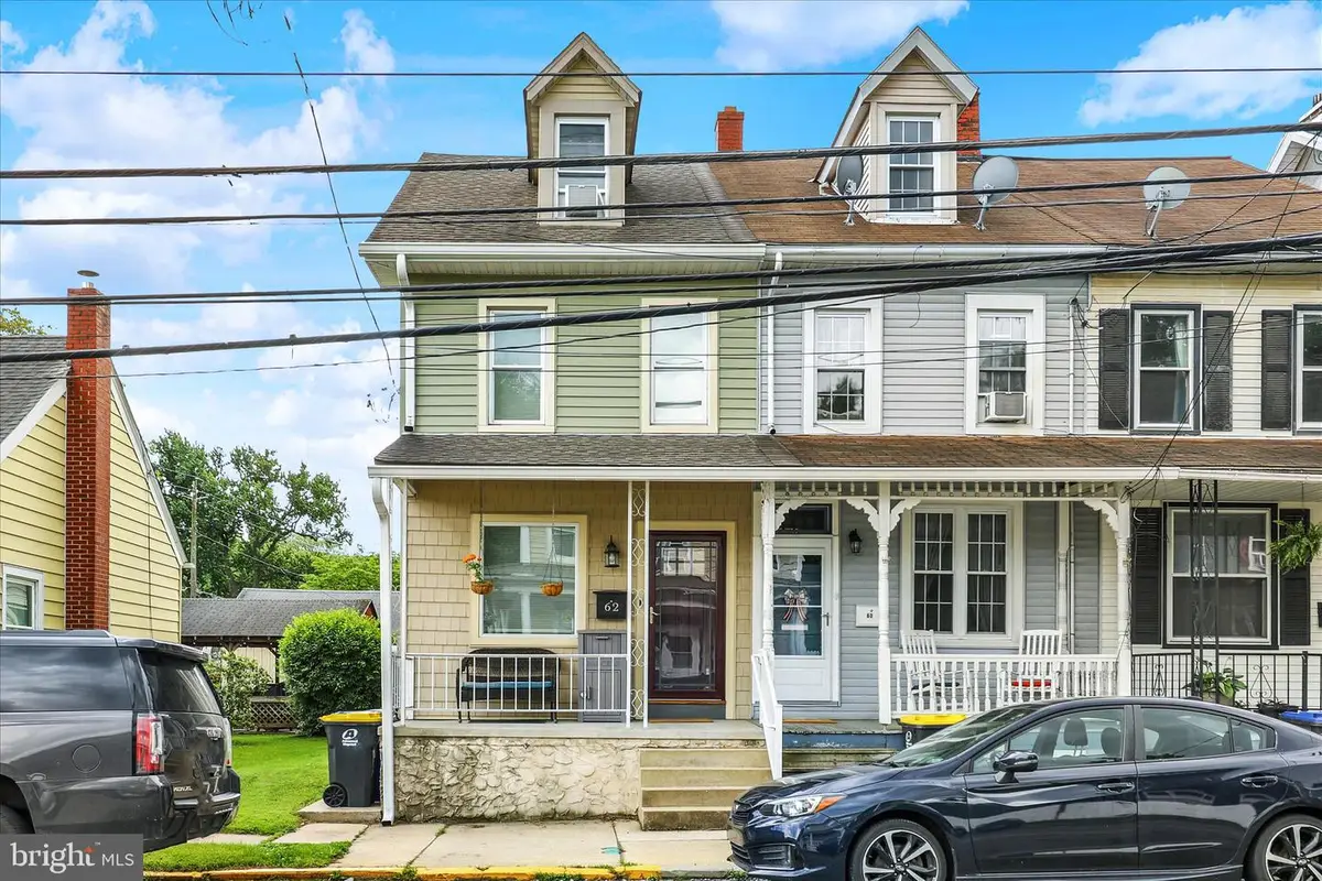 62 E High St, Womelsdorf, PA 19567 - #1