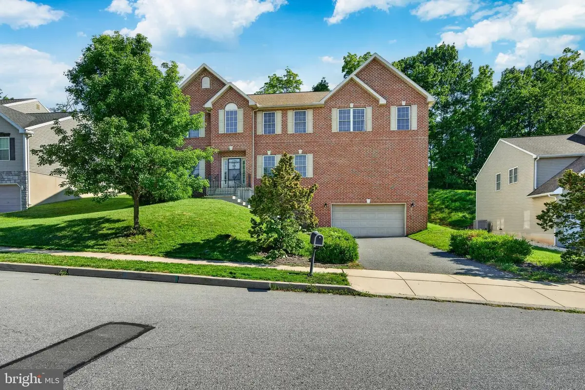 15 Sawgrass Dr, Reading, PA 19606 - #1