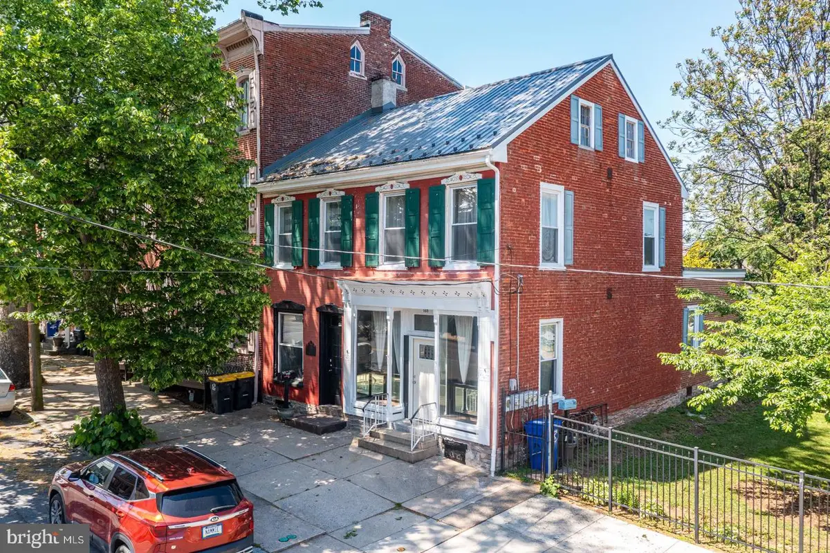 145 W High St, Womelsdorf, PA 19567 - #1